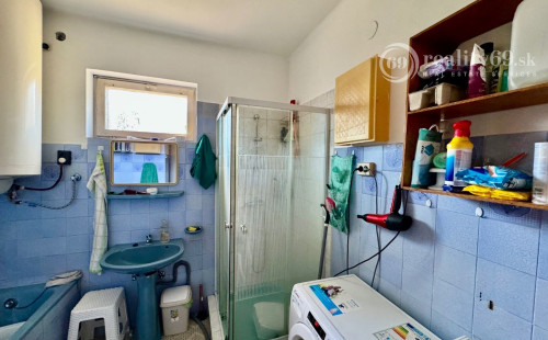 MAĎARSKO - MÉRA  5 IZBOVÝ POSCHODOVÝ RODINNÝ DOM S VEĽKÝM POZEMKOM 1080 M2.