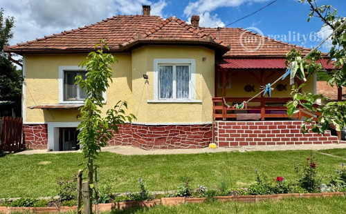 MAĎARSKO - SZENDRO -  ZNÍŽENÁ CENA 2 IZBOVÝ RODINNÝ DOM NA TICHEJ ULICI S DOBRÝMI SUSEDMI