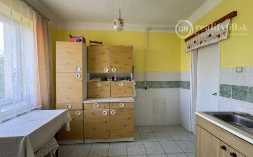 MAĎARSKO - FORRÓ / ENCS - ABÚJDEVECSER  - 5 IZBOVÝ DVOJDOM IHNEĎ OBÝVATEĽNÝ