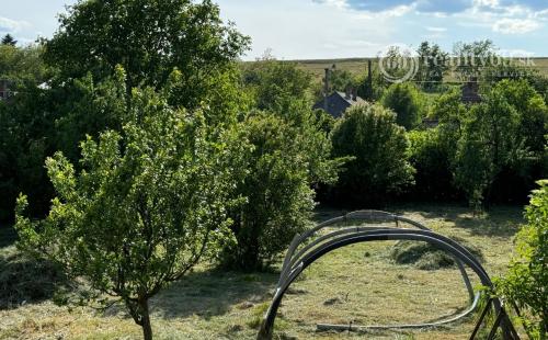 MAĎARSKO - FORRÓ / ENCS - ABÚJDEVECSER  - 5 IZBOVÝ DVOJDOM IHNEĎ OBÝVATEĽNÝ