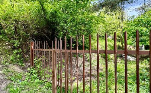 FURČA - STAVEBNÝ POZEMOK 567 M2, PRI OBYTNOM SÚBORE NA HORE.