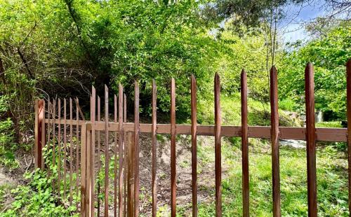 FURČA - STAVEBNÝ POZEMOK 567 M2, PRI OBYTNOM SÚBORE NA HORE.