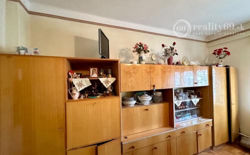 MAĎARSKO - ENCS PEKNÝ TROJIZBOVÝ DOM  S ROZLOHOU 80 M2 A PEKNÝM POZEMKOM