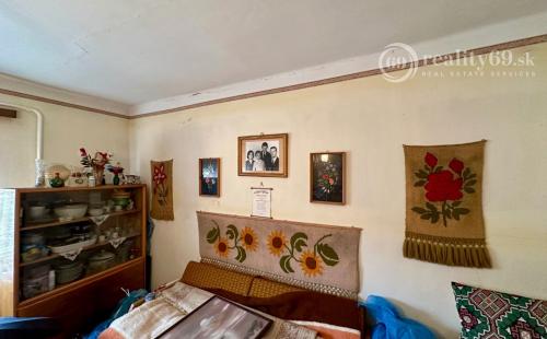 MAĎARSKO - ENCS PEKNÝ TROJIZBOVÝ DOM  S ROZLOHOU 80 M2 A PEKNÝM POZEMKOM