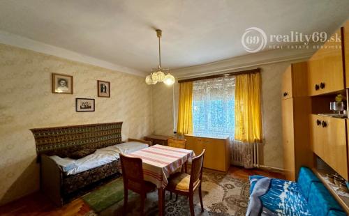 MAĎARSKO - ENCS PEKNÝ TROJIZBOVÝ DOM  S ROZLOHOU 80 M2 A PEKNÝM POZEMKOM