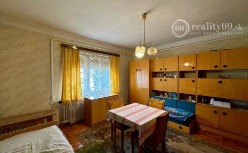 MAĎARSKO - ENCS PEKNÝ TROJIZBOVÝ DOM  S ROZLOHOU 80 M2 A PEKNÝM POZEMKOM