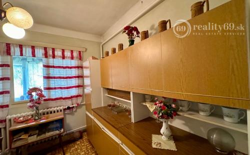 MAĎARSKO - ENCS PEKNÝ TROJIZBOVÝ DOM  S ROZLOHOU 80 M2 A PEKNÝM POZEMKOM