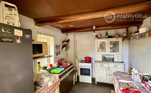 MAĎARSKO - ENCS PEKNÝ TROJIZBOVÝ DOM  S ROZLOHOU 80 M2 A PEKNÝM POZEMKOM