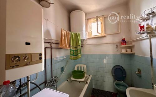 MAĎARSKO - ENCS PEKNÝ TROJIZBOVÝ DOM  S ROZLOHOU 80 M2 A PEKNÝM POZEMKOM