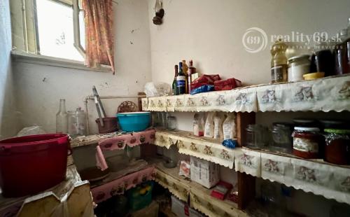 MAĎARSKO - ENCS PEKNÝ TROJIZBOVÝ DOM  S ROZLOHOU 80 M2 A PEKNÝM POZEMKOM