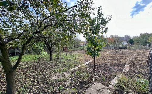 MAĎARSKO - ENCS PEKNÝ TROJIZBOVÝ DOM  S ROZLOHOU 80 M2 A PEKNÝM POZEMKOM