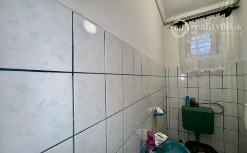 MAĎARSKO - MÁRTONYI - PEKNÝ 4 IZBOVÝ RD V KRÁSNEJ LOKALITE BLÍZKO JAZERA RAKACA.