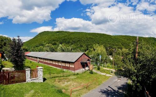 NOVÁ CENA - MAĎARSKO - HOLLÓHÁZA OBYTNÝ UBYTOVACÍ KOMPLEX PRE 60 ĽUDÍ
