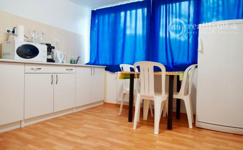 NOVÁ CENA - MAĎARSKO - HOLLÓHÁZA OBYTNÝ UBYTOVACÍ KOMPLEX PRE 60 ĽUDÍ