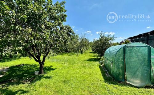 MAĎARSKO - SZENDRO PEKNÝ 5 IZBOVÝ RODINNÝ DOM S 2 BYTOVÝMI JEDNOTKAMI, S TERASOU A GARÁŽOU