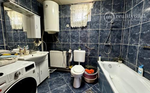 MAĎARSKO - SZENDRO 2 IZBOVÝ PEKNÝ ZREKONŠTRUOVANÝ RODINNÝ DOM  SO SAMOSTATNOU GARÁŽOU