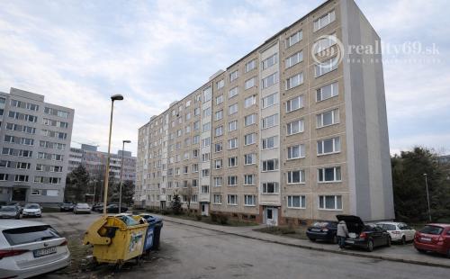 JAZERO - NÁMESTIE KOZMONAUTOV 2 IZBOVÝ BYT 49 M2