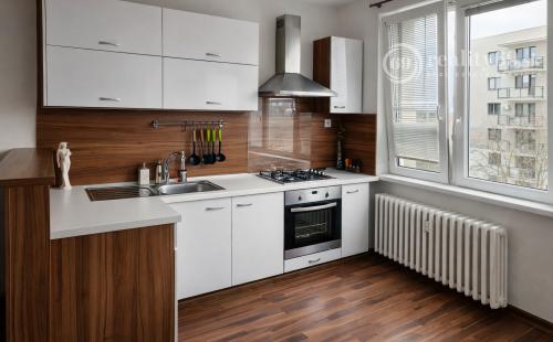 NAD JAZEROM - AZOVSKÁ 1,5 IZBOVÝ BYT 41 M2, ZARIADENÝ KOMPLET.