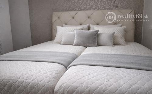 NAD JAZEROM - AZOVSKÁ 1,5 IZBOVÝ BYT 41 M2, ZARIADENÝ KOMPLET.