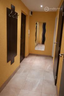 NAD JAZEROM - AZOVSKÁ 1,5 IZBOVÝ BYT 41 M2, ZARIADENÝ KOMPLET.