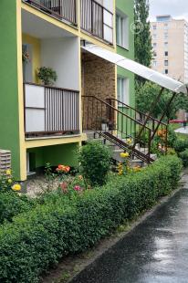 NAD JAZEROM - AZOVSKÁ 1,5 IZBOVÝ BYT 41 M2, ZARIADENÝ KOMPLET.