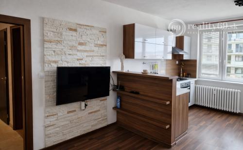 NAD JAZEROM - AZOVSKÁ 1,5 IZBOVÝ BYT 41 M2, ZARIADENÝ KOMPLET.