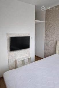 NAD JAZEROM - AZOVSKÁ 1,5 IZBOVÝ BYT 41 M2, ZARIADENÝ KOMPLET.