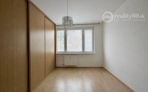 JAZERO - NÁMESTIE KOZMONAUTOV 2 IZBOVÝ BYT 49 M2 IHNEĎ K DISPOZÍCII