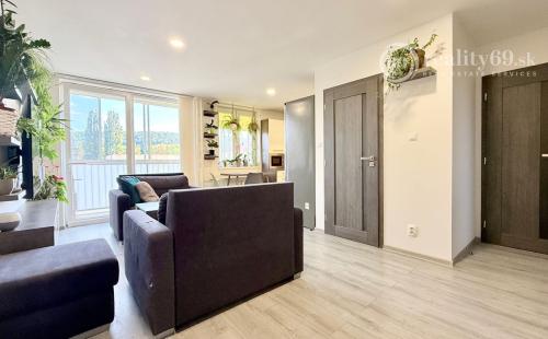 JAZERO - IRKUTSKÁ 4 IZBOVÝ BYT 71 M2, NOVÁ DISPOZÍCIA, LODŽIA A PIVNICA.