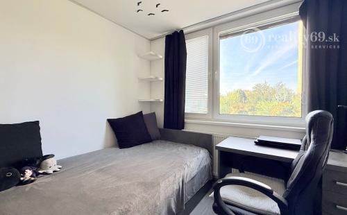 JAZERO - IRKUTSKÁ 4 IZBOVÝ BYT 71 M2, NOVÁ DISPOZÍCIA, LODŽIA A PIVNICA.