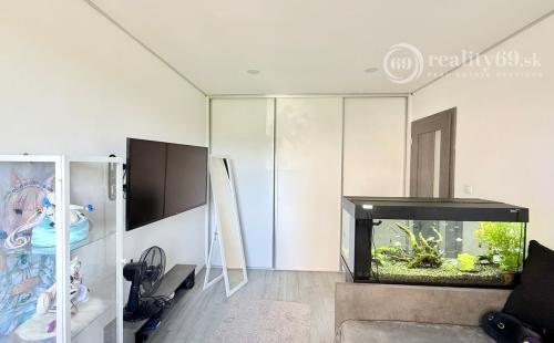 JAZERO - IRKUTSKÁ 4 IZBOVÝ BYT 71 M2, NOVÁ DISPOZÍCIA, LODŽIA A PIVNICA.