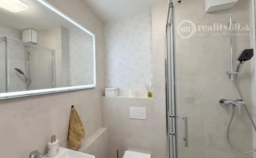 KRIVÁ PRI AUPARKU - 2 IZBOVÝ BYT PRIPRAVENÝ NA BÝVANIE.