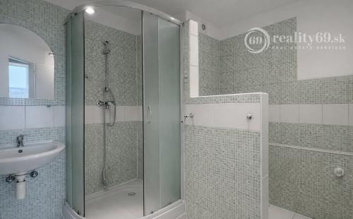 ŠIRŠIE CENTRUM MESTA KOŠICE - PAJOROVA 3 IZBOVÝ BYT 71 M2.