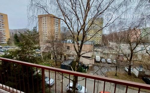 KPT. NÁLEPKU - ŠIRŠIE CENTRUM MESTA. - 3 IZBOVÝ ZARIADENÝ BYT 70 M2