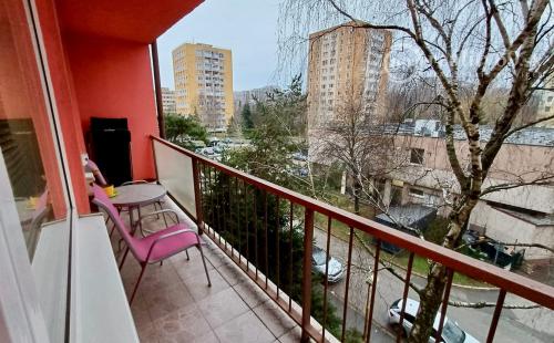 KPT. NÁLEPKU - ŠIRŠIE CENTRUM MESTA. - 3 IZBOVÝ ZARIADENÝ BYT 70 M2