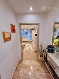 KPT. NÁLEPKU - ŠIRŠIE CENTRUM MESTA. - 3 IZBOVÝ ZARIADENÝ BYT 70 M2