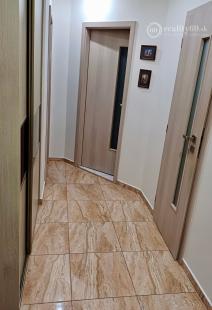 KPT. NÁLEPKU - ŠIRŠIE CENTRUM MESTA. - 3 IZBOVÝ ZARIADENÝ BYT 70 M2