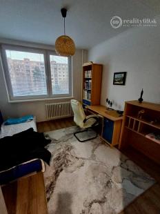 KPT. NÁLEPKU - ŠIRŠIE CENTRUM MESTA. - 3 IZBOVÝ ZARIADENÝ BYT 70 M2