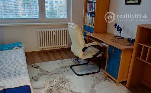 KPT. NÁLEPKU - ŠIRŠIE CENTRUM MESTA. - 3 IZBOVÝ ZARIADENÝ BYT 70 M2