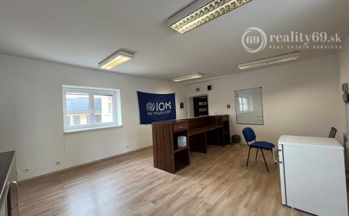 KOŠICE - NA PRENÁJOM KANCELÁRSKE PRIESTORY NA FLORIÁNSKEJ ULICI V BUDOVE EURODOM