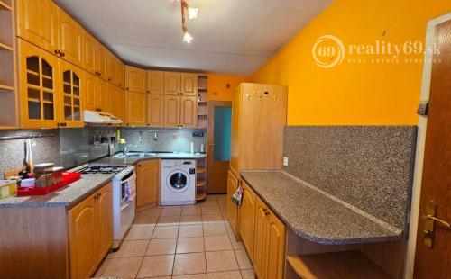 CENTRUM MESTA JÁNOŠÍKOVÁ 3 IZBOVÝ ZARIADENÝ BYT