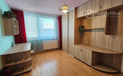 CENTRUM MESTA JÁNOŠÍKOVÁ 3 IZBOVÝ ZARIADENÝ BYT