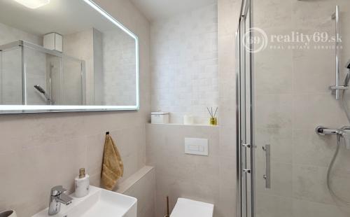 KRIVÁ PRI AUPARKU - 2 IZBOVÝ BYT PRIPRAVENÝ NA BÝVANIE.