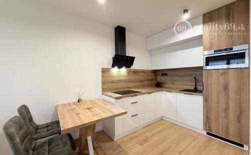 KRIVÁ PRI AUPARKU - 2 IZBOVÝ BYT PRIPRAVENÝ NA BÝVANIE.