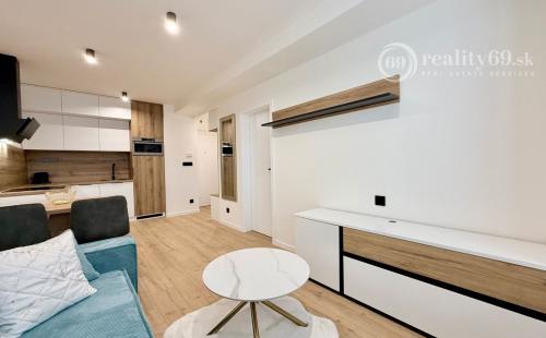 KRIVÁ PRI AUPARKU - 2 IZBOVÝ BYT PRIPRAVENÝ NA BÝVANIE.