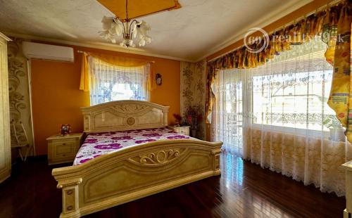 MAĎARSKO - SZENDRO 2 IZBOVÝ PEKNÝ ZREKONŠTRUOVANÝ RODINNÝ DOM  SO SAMOSTATNOU GARÁŽOU