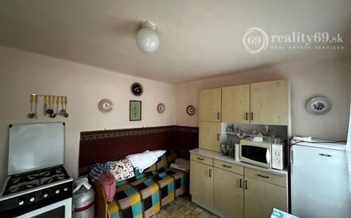 MAĎARSKO - TORNASZENTANDRÁS - PEKNÝ 3 IZBOVÝ DOM, LETNÁ KUCHYŇA.