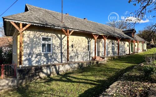 MAĎARSKO - TORNASZENTANDRÁS - PEKNÝ 3 IZBOVÝ DOM, LETNÁ KUCHYŇA.