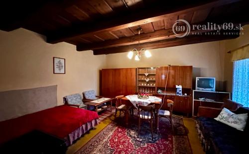 MAĎARSKO - TORNASZENTANDRÁS - PEKNÝ 3 IZBOVÝ DOM, LETNÁ KUCHYŇA.