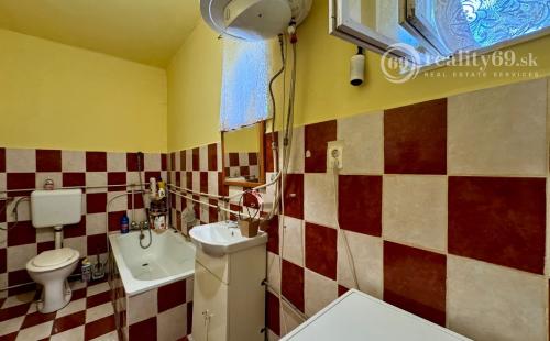 MAĎARSKO - SZENDRO -  ZNÍŽENÁ CENA 2 IZBOVÝ RODINNÝ DOM NA TICHEJ ULICI S DOBRÝMI SUSEDMI